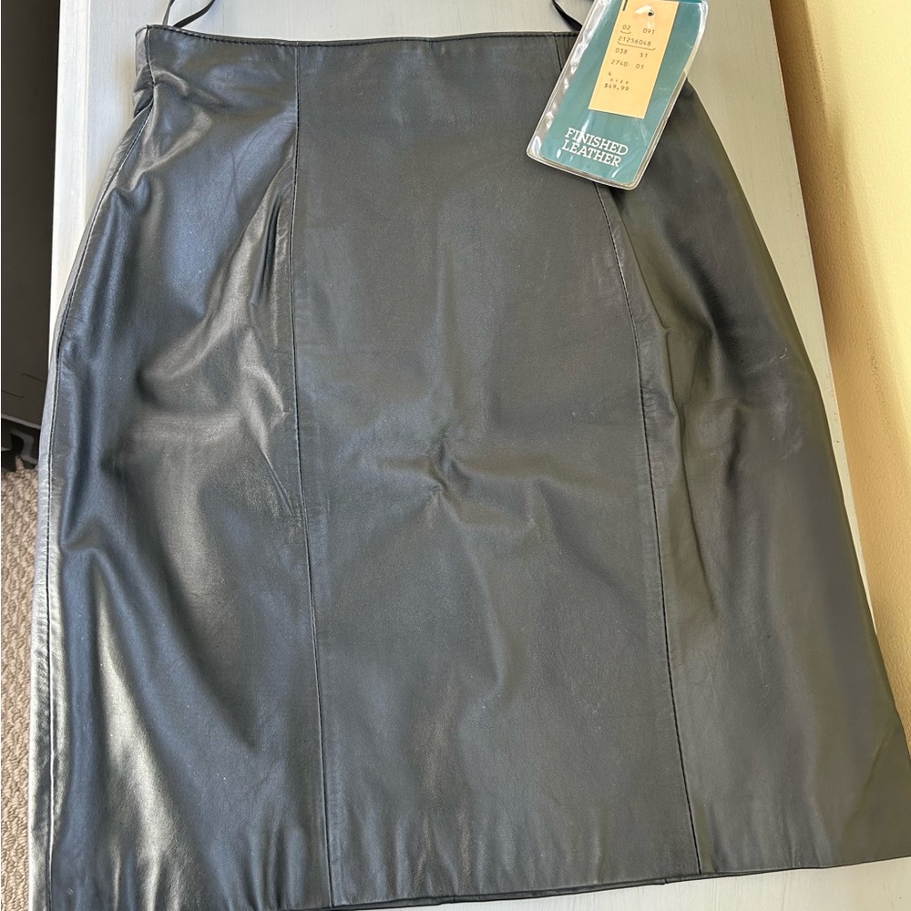 New black leather skinny skirt 18-1/2” length from waist
